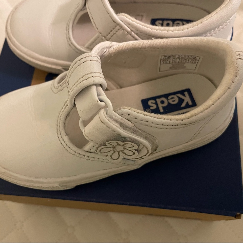 Keds Kids White Dress Shoes with Floral Detail